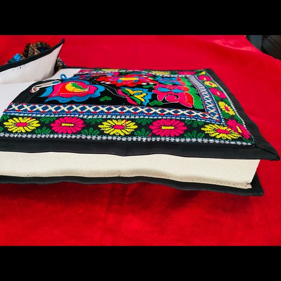 NWOT Vibrant Hand Cross Stitched Embroidered Cross Body Boho Bag 11”x11”x1.5” - Picture 9 of 13